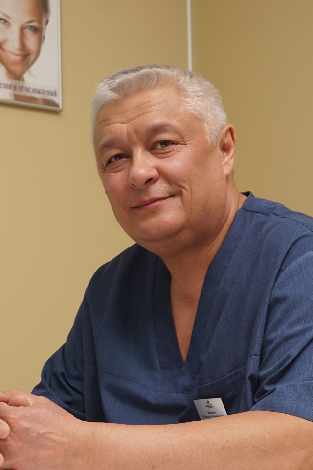 Рафаил Камильевич Хаматов <br>Врач-хирург, травматолог-ортопед